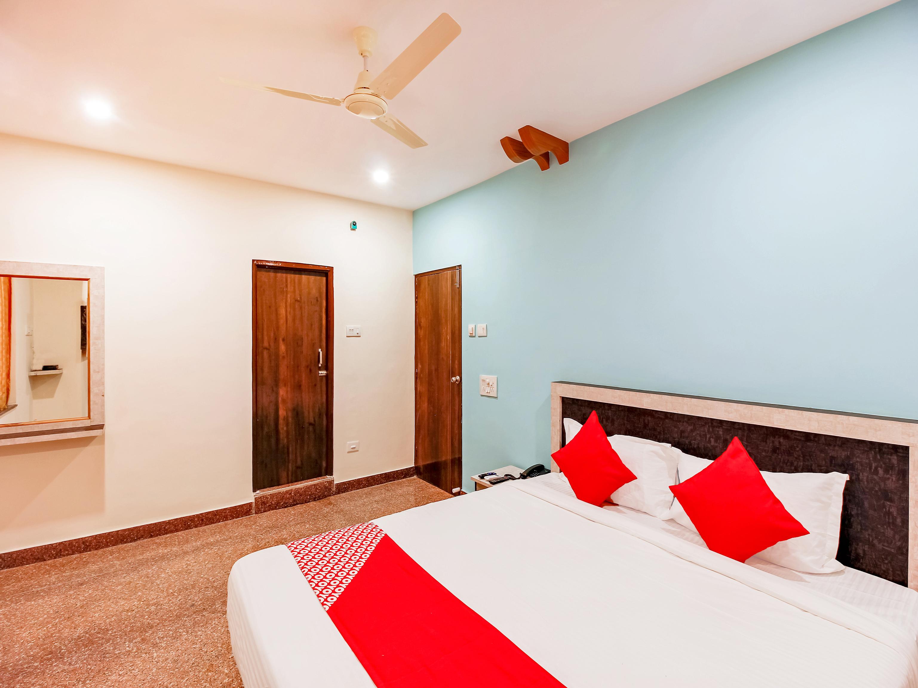 Capital O Hotel Vaishnavi Secunderabad Exterior photo